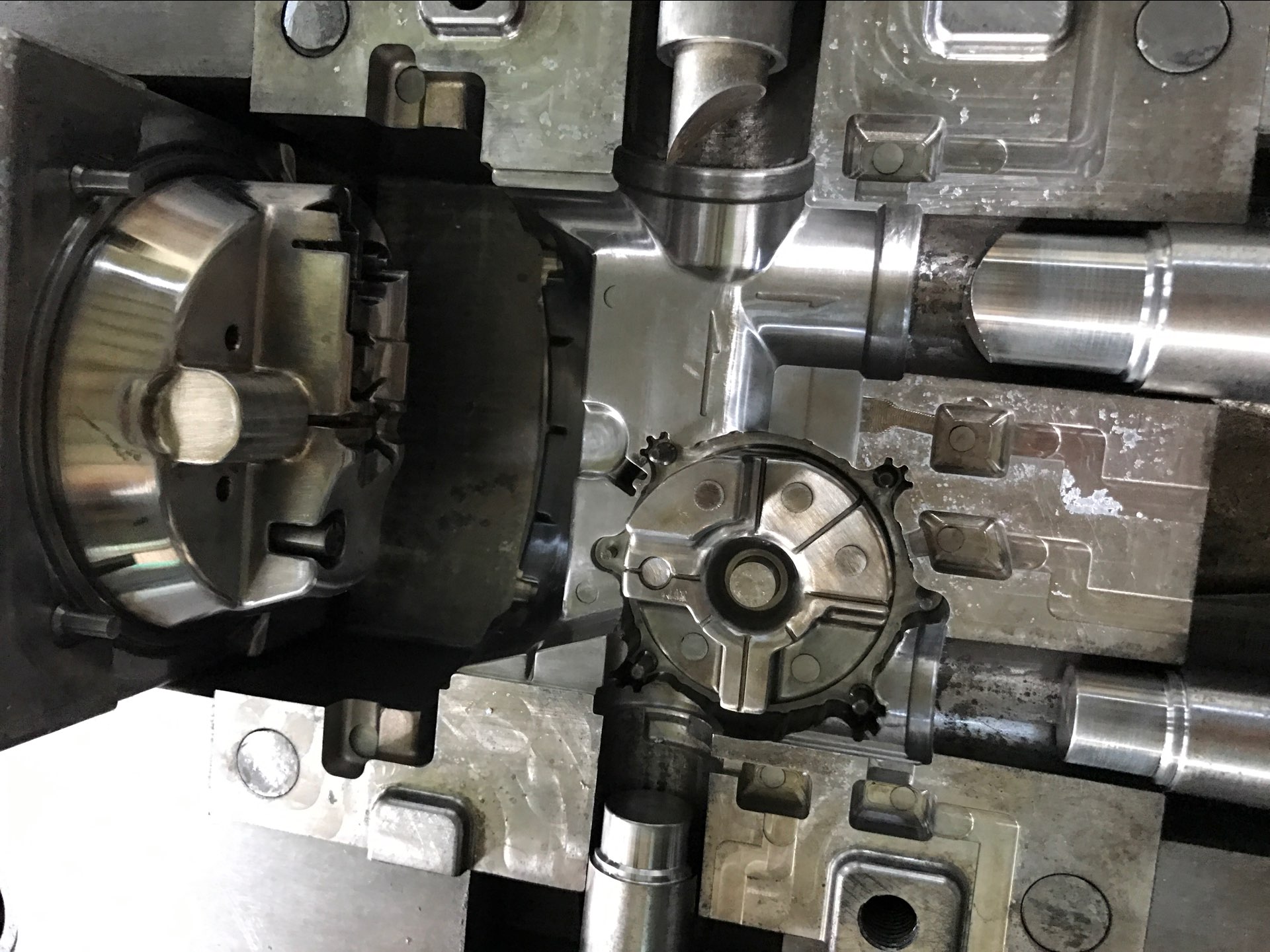 Moldes de fundición a presión para exportar a Italia